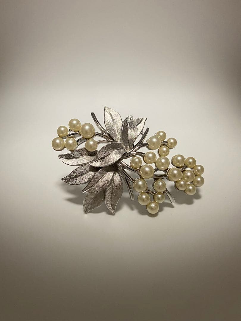 lotuscloud2025⭐️TRIFARI トリファリ ヴィンテージブローチ