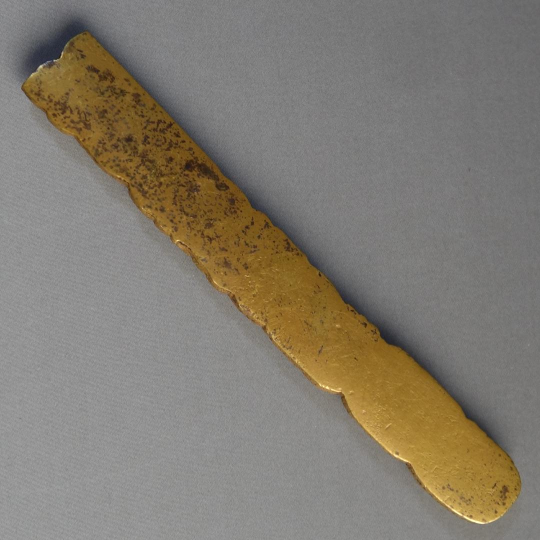 【 銅地 高肉彫 鍍金 波龍図小柄 】 鍔 鐔 小柄 刀装具 骨董 アンティーク