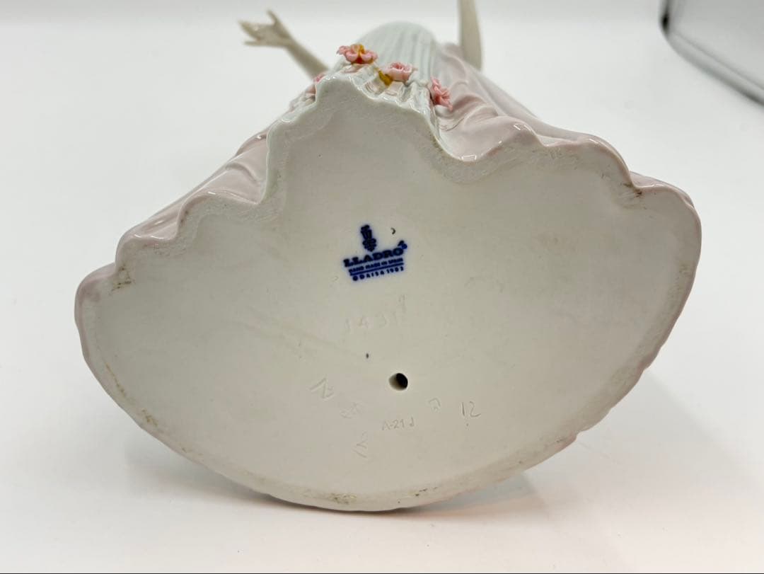 リヤドロ フィギュリン Dama Biarritz ビアリッツの貴婦人　1431