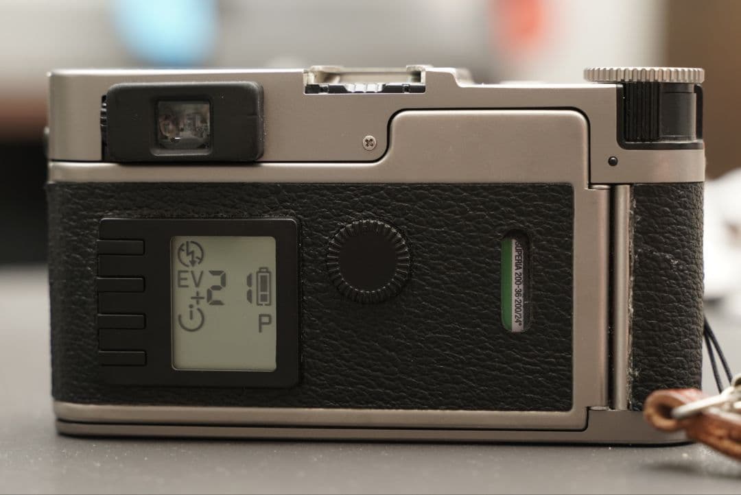 Leica CM 40/2.4 フィルムコンパクトカメラ + レザーケース