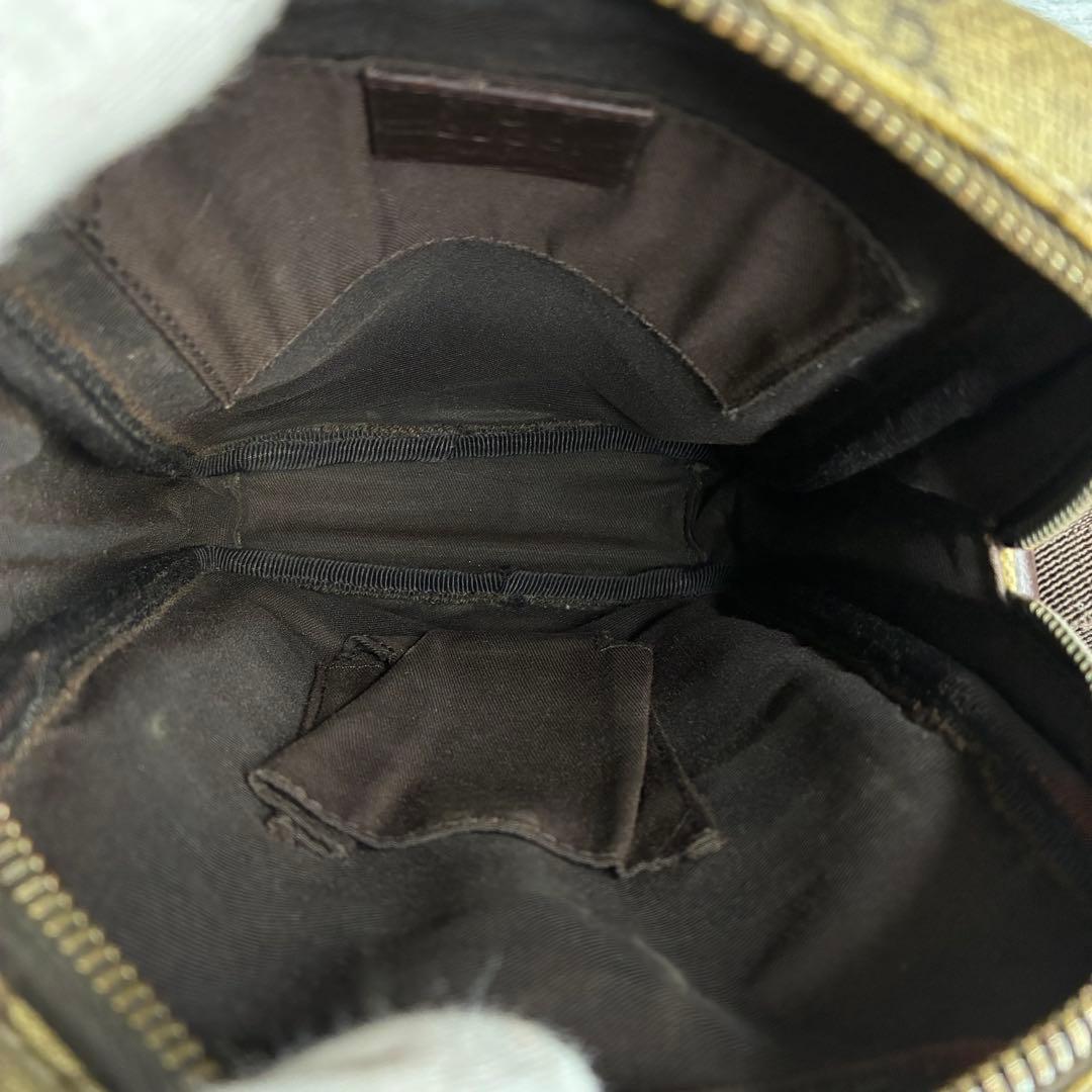 極美品　130 GUCCI グッチ　ショルダーバッグ　レザー　GG柄　rb8