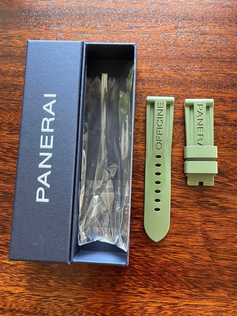 極美品パネライ　ラバーベルト　グリーン