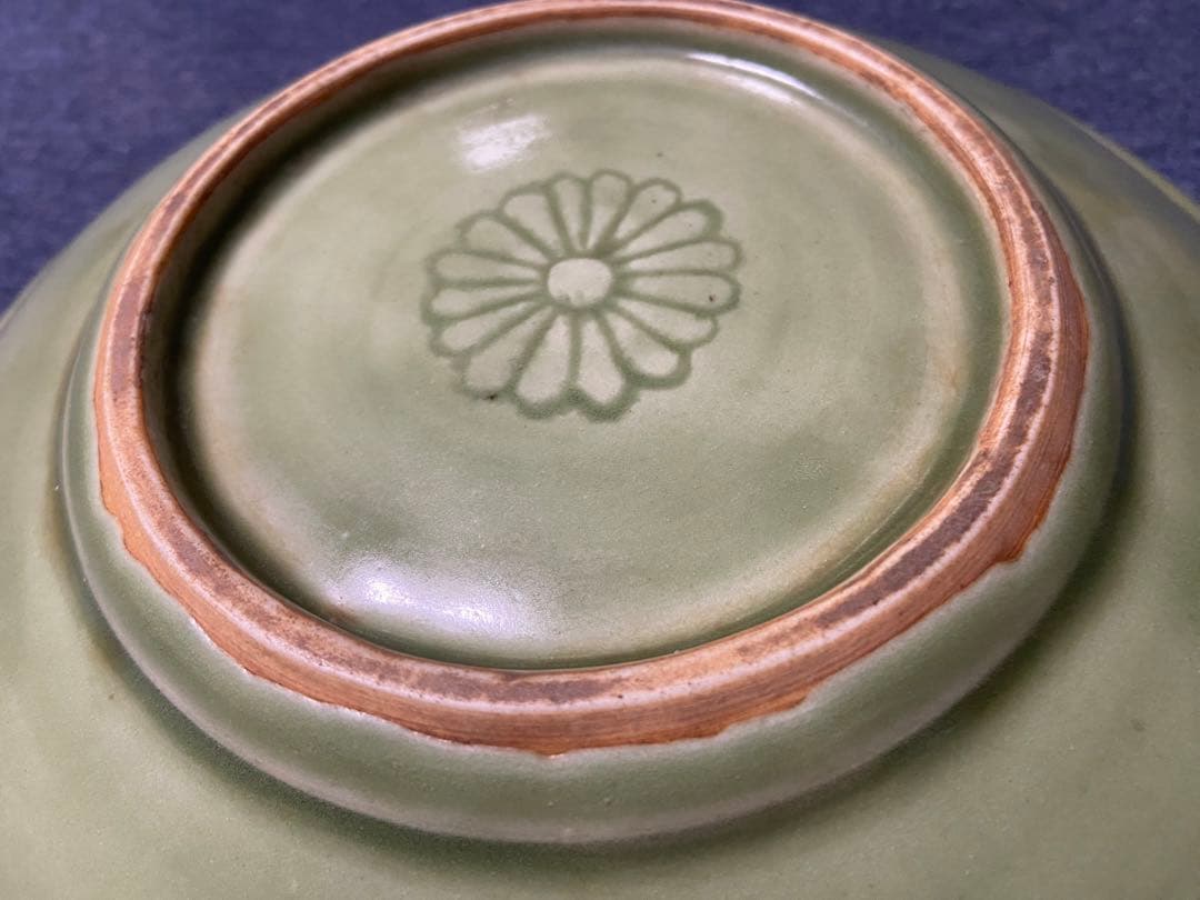 中国古美術品　宋時代　青磁刻花 中皿　22cm 龍泉窯　合箱あり