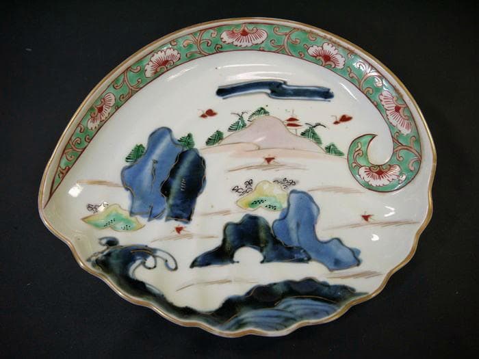 古伊万里　鮑形色絵皿　荒波太古石舟遠山楼閣山水文　のどかな情景　横22cm