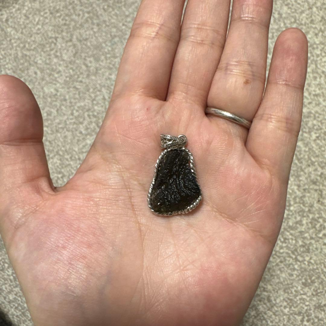 モルダバイト ワイヤーラップペンダント