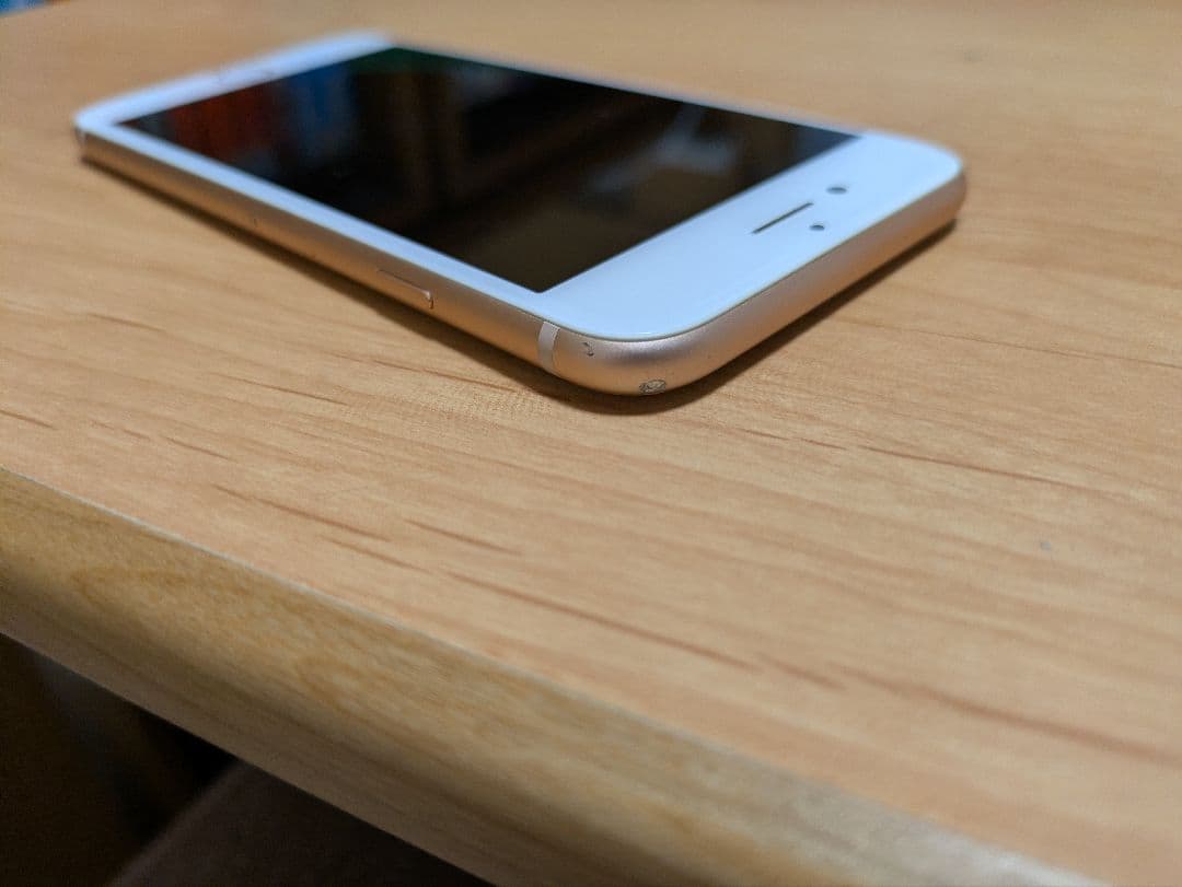 Apple iPhone8 ゴールド　本体
