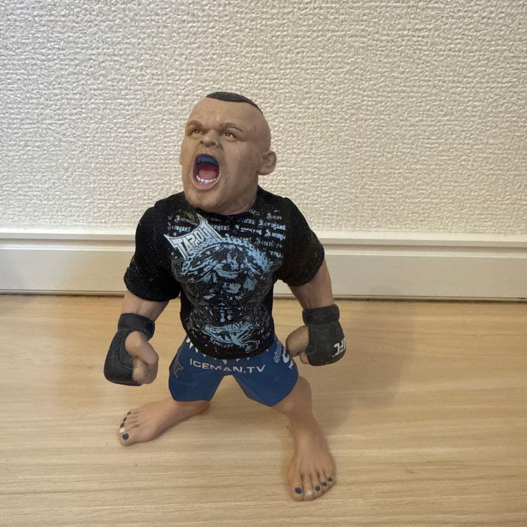 UFC フィギュア 叫ぶポーズ 約15cm