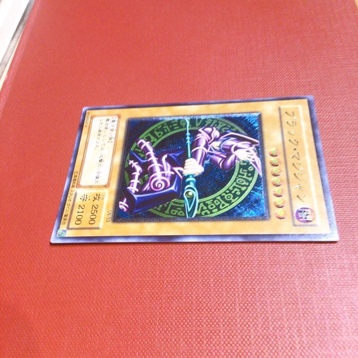 【美品】遊戯王 ブラック・マジシャン　レリーフ