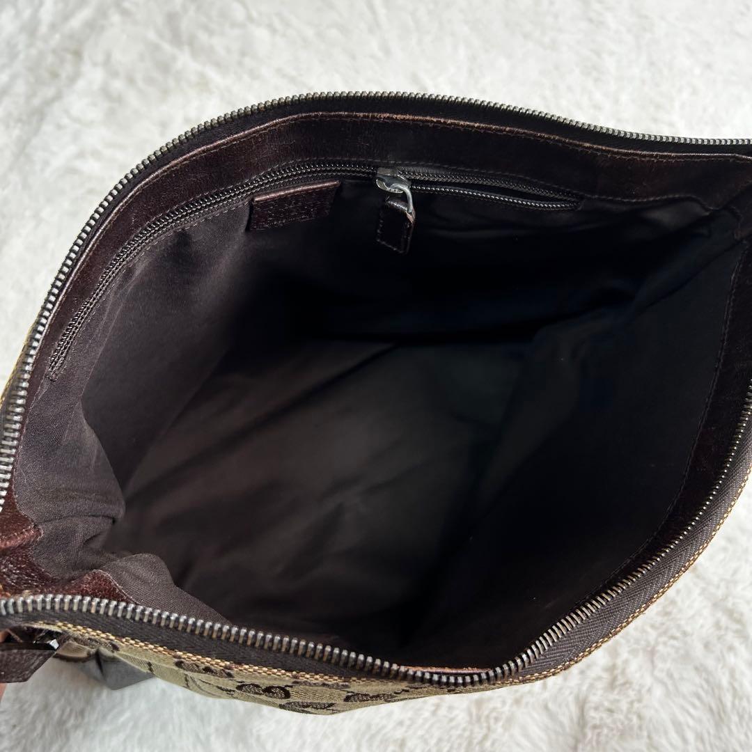 GUCCI 大きめ　メッセンジャーバック　GG柄　キャンバス　斜め掛け　茶色