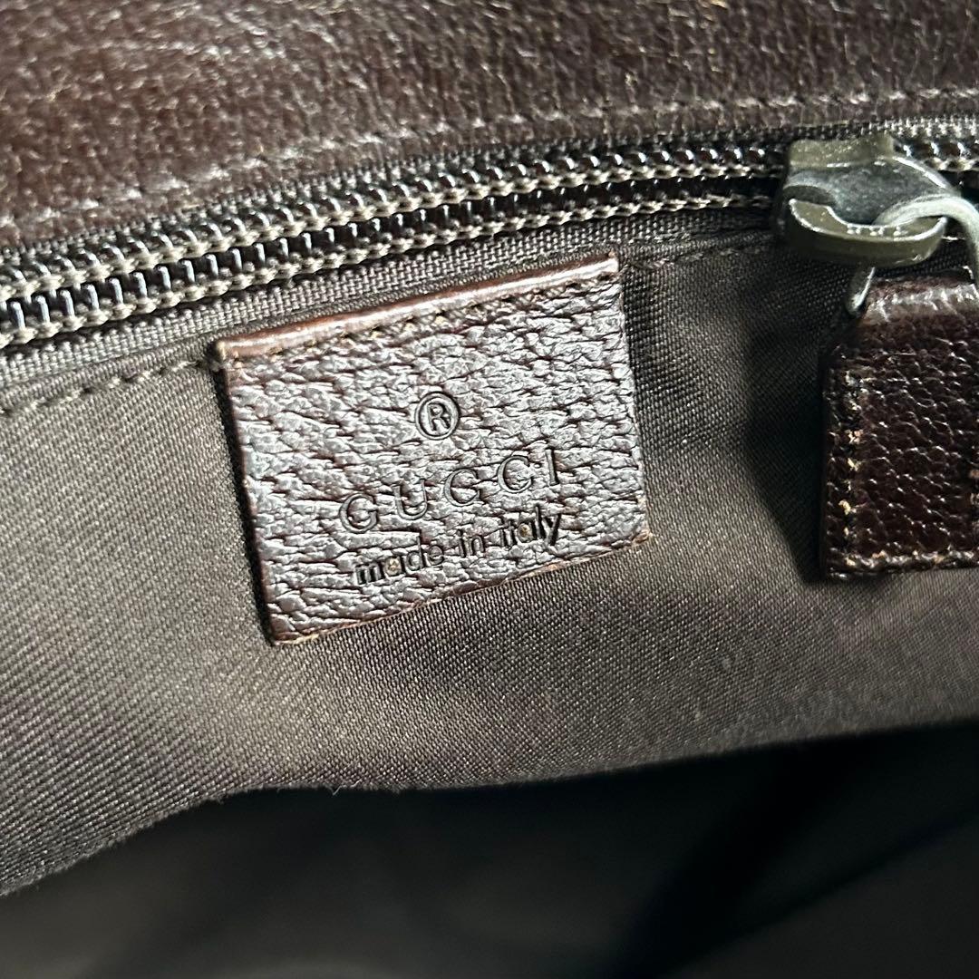 GUCCI 大きめ　メッセンジャーバック　GG柄　キャンバス　斜め掛け　茶色