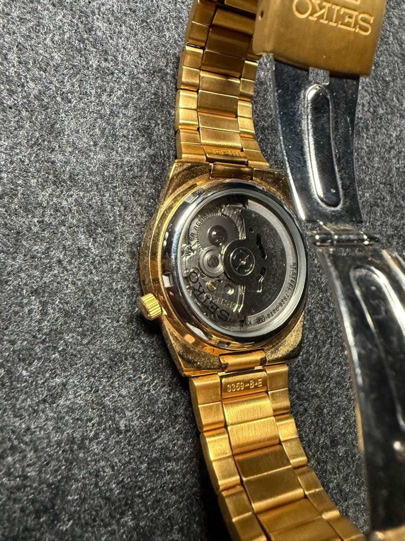 SEIKO 5 自動巻き 腕時計 ゴールド【デイト表示タイ語】