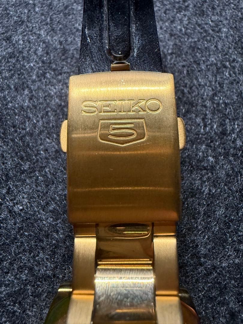 SEIKO 5 自動巻き 腕時計 ゴールド【デイト表示タイ語】