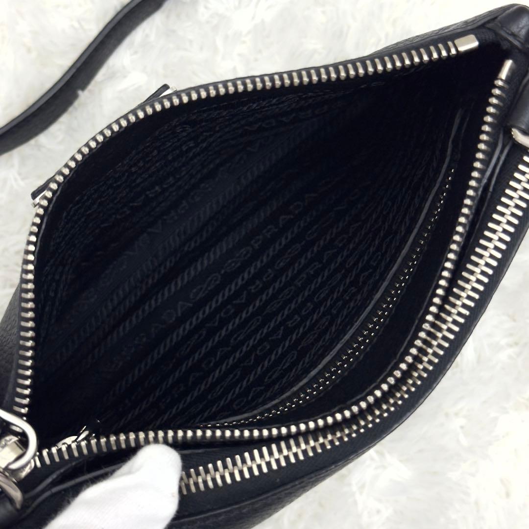 PRADA プラダ ショルダーバッグ レザー ブラック シボ革 シルバー金具