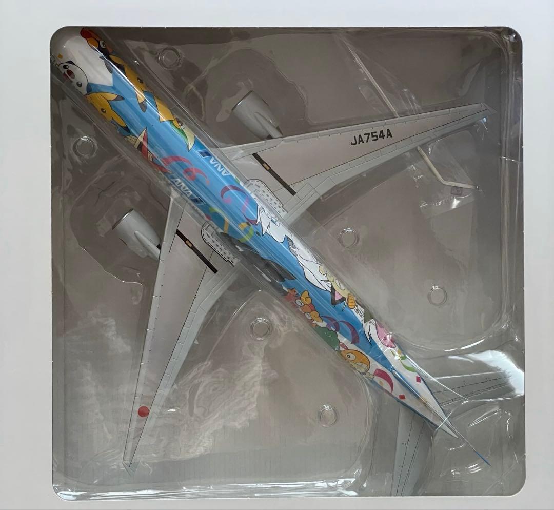 ANA Boeing 777-300 キャラクター塗装 1/200