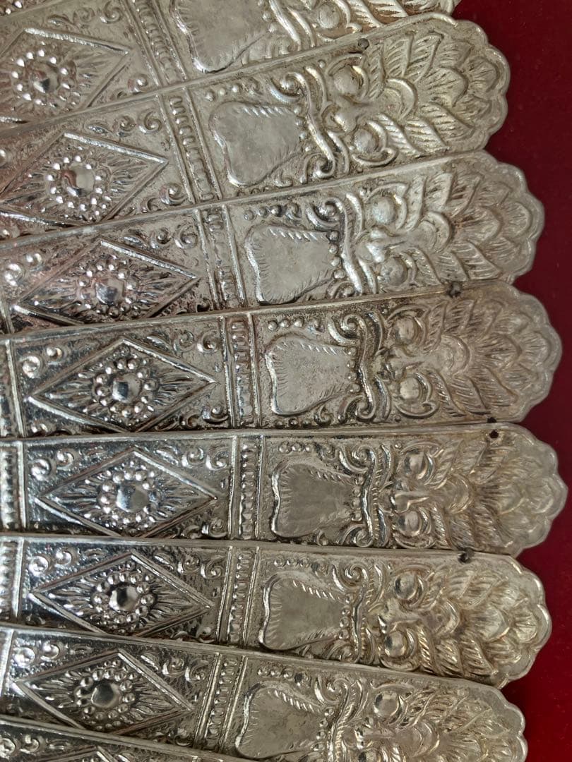 バリ島職人の手彫りの銀の扇子