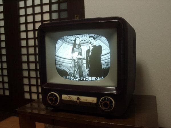 ナショナル初期型真空管テレビ プロの整備済みです　きれいに映ります