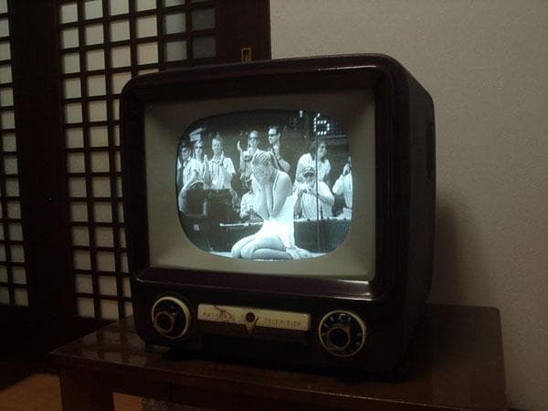 ナショナル初期型真空管テレビ プロの整備済みです　きれいに映ります