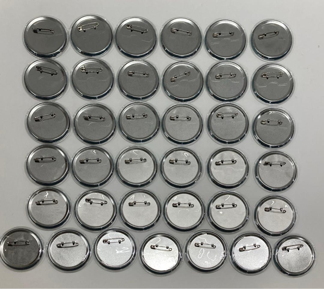 ブルーロック　糸師凛　玉座缶バッジ　37個セット　33260106J02S