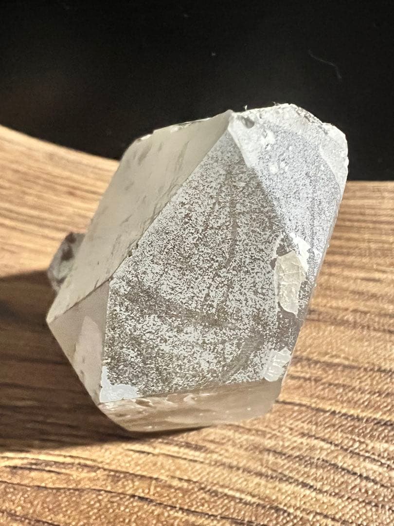 龍脈の精髄 ヘマタイト煙水晶 大地と響く浄化と守護 売上一部保護猫活動に使用