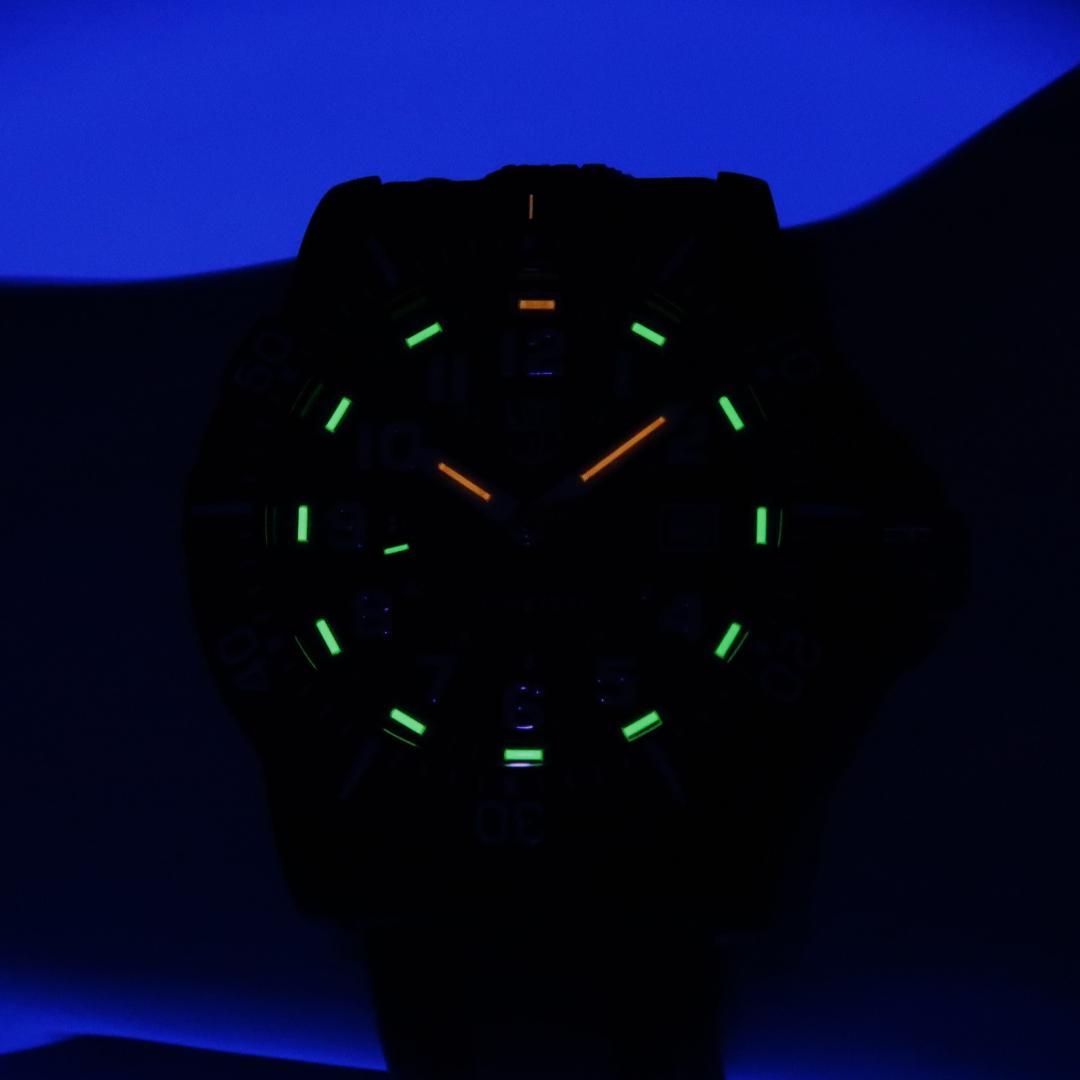 Luminox ルミノックス 腕時計 XL.8881.F　ブラック　スイスメイド