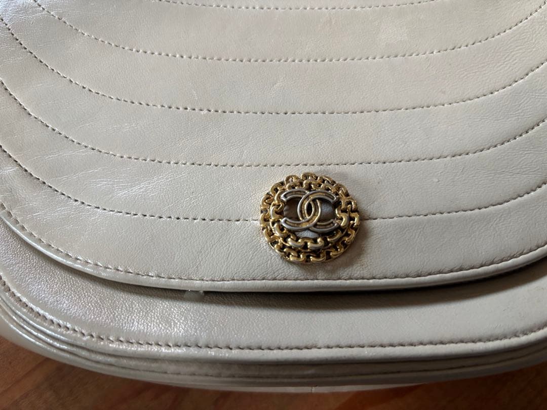 CHANEL ハーフムーンフラップバック