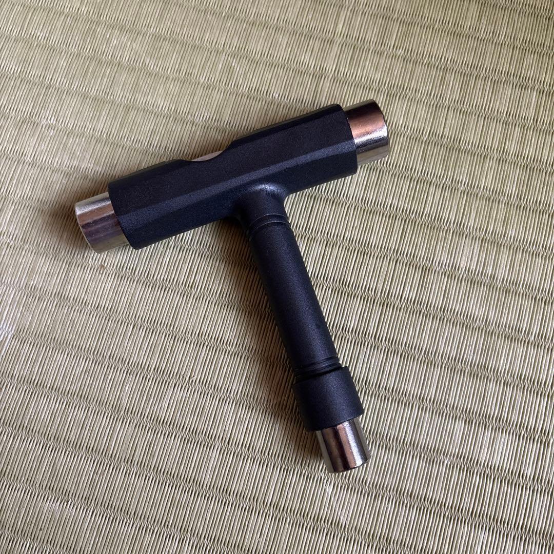 REALスケートボードコンプリートデッキ初心者お勧め8.0インチレンチ付スケボー