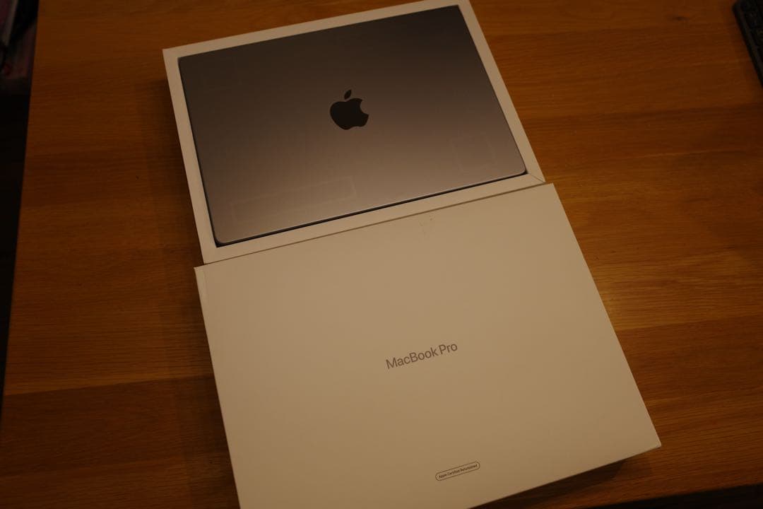 Macbook Pro M1 Pro 14インチ 10コア 32GB / 1TB