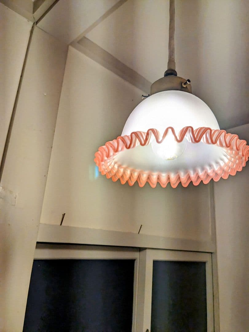ペンダントライト 白とピンク ガラス　コード付き