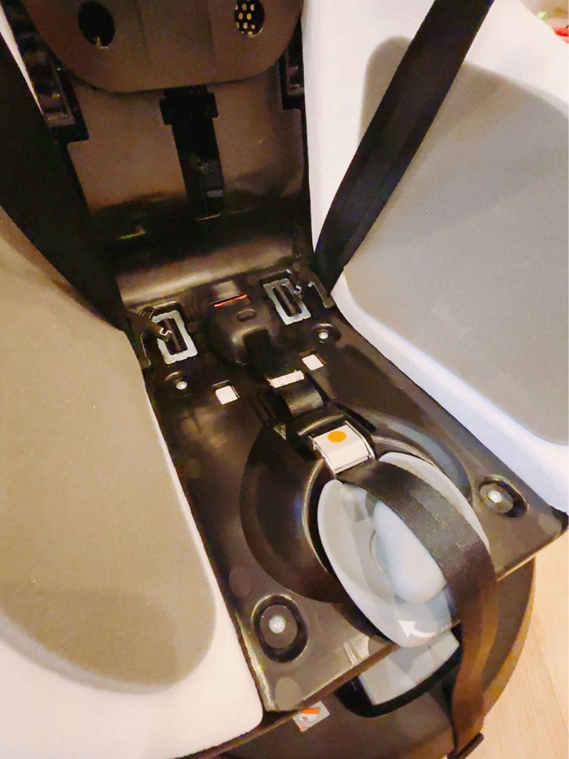 【りす】エールベベ クルット6i プレミアムエアリー　チャイルドシート　箱