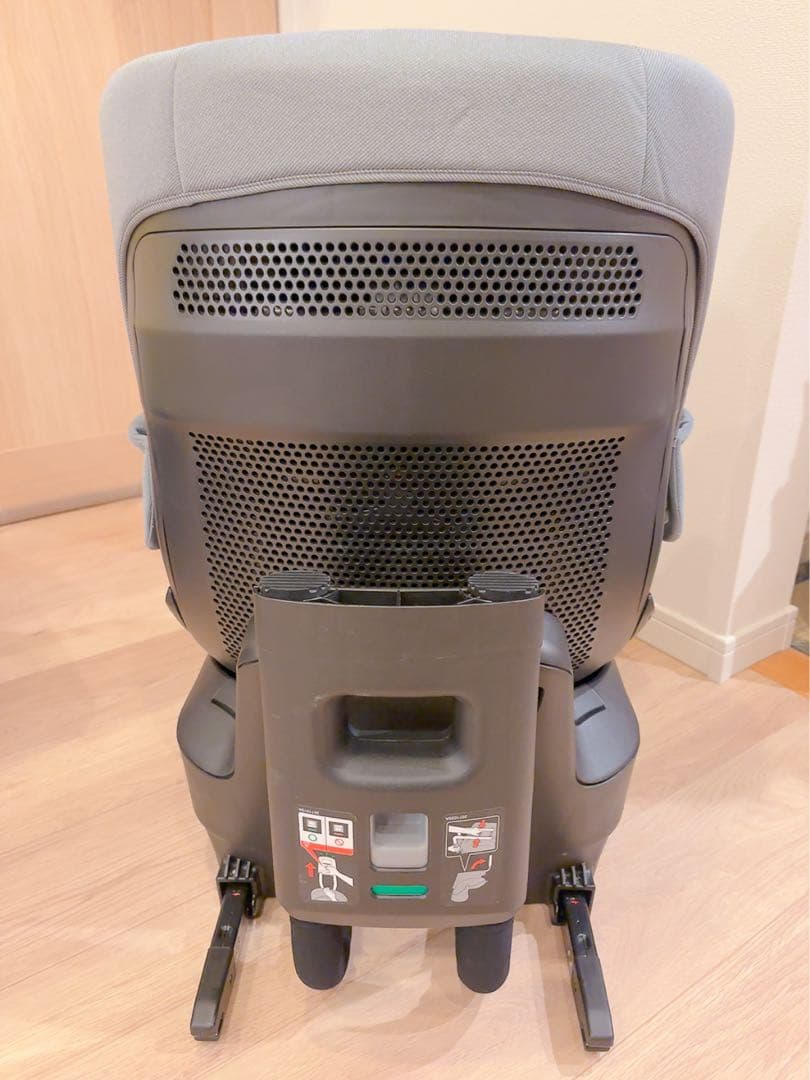 【りす】エールベベ クルット6i プレミアムエアリー　チャイルドシート　箱