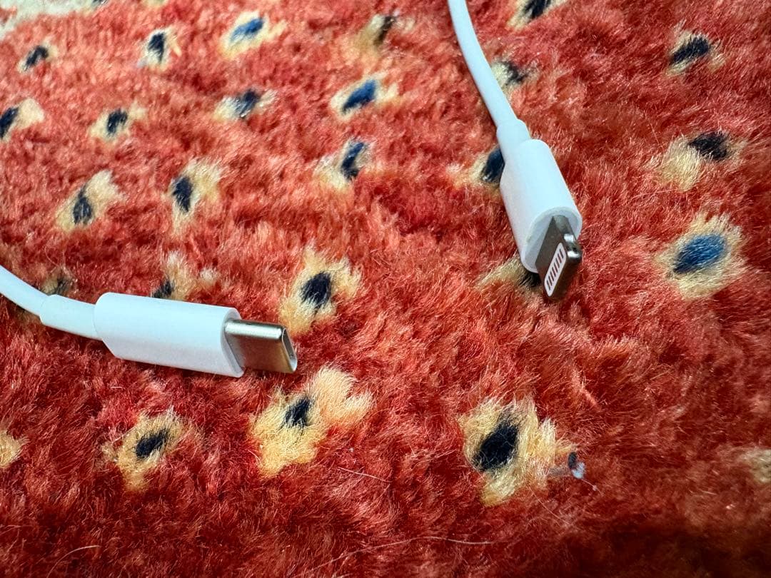 wataru  iphone se 第2世代 黒 64GB