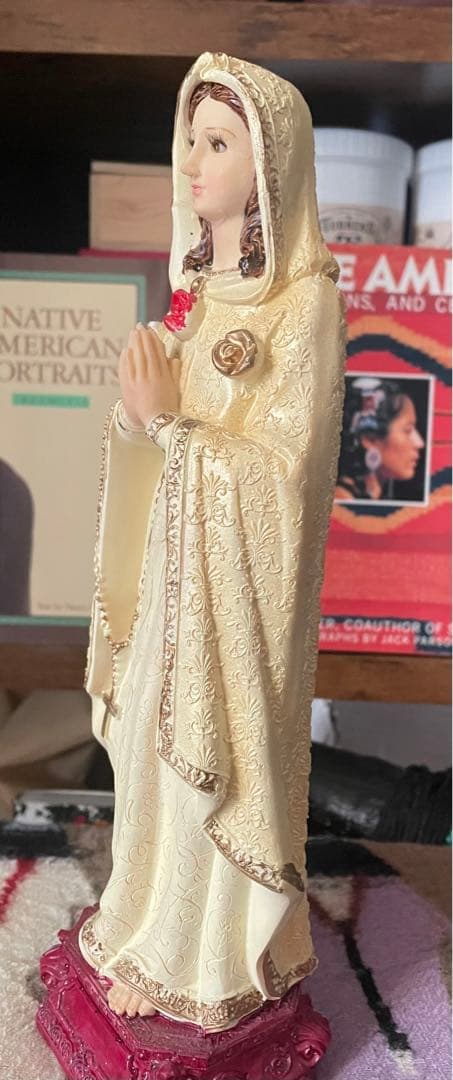 マリア様　まつ毛　置物