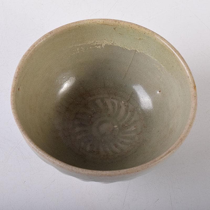 中国　龍泉窯　青磁　刻蓮弁文　茶碗　C　R8085