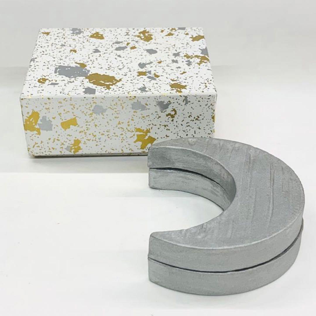 【香合　楽焼　銀色三日月】