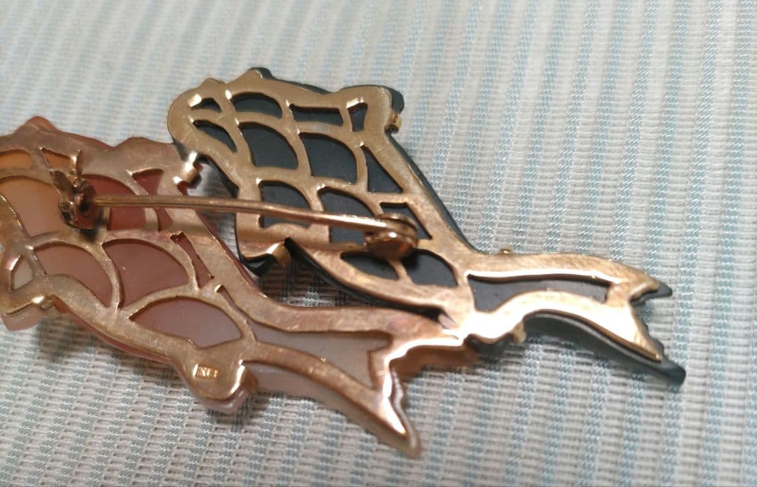 鯉　ブローチ　金属　天然石　K18