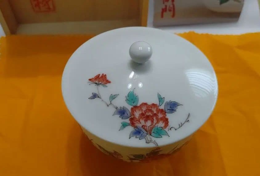 十四代 酒井田柿右衛門 (合箱·鬱金布·栞付き)