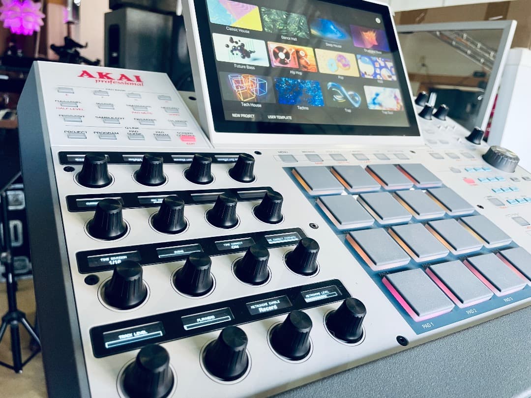 AKAI MPC X 純正カバー付 美品 売り切り 即発送!!