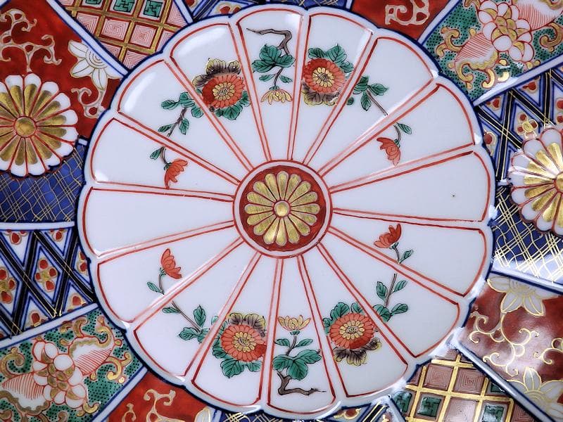 大聖寺伊万里　金襴手　菊花紋の図　８寸菊皿　E367AS-CPs