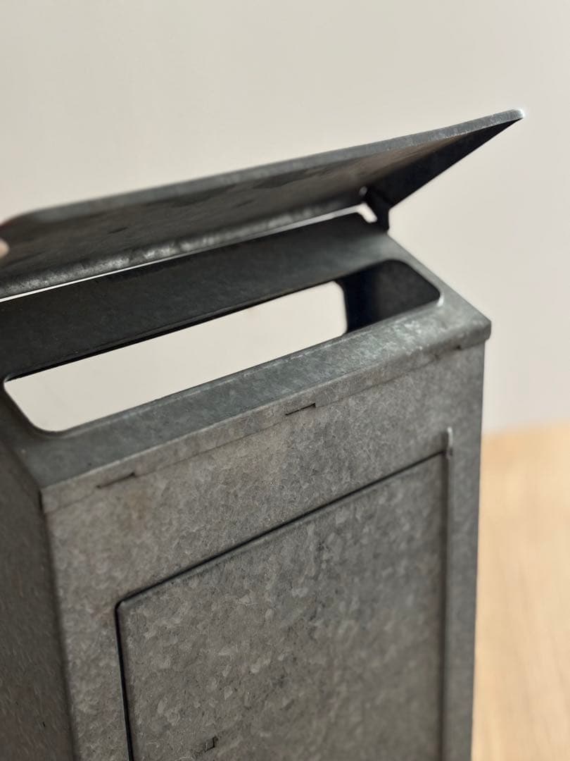 アンティーク 鍵付きブリキ製ポスト