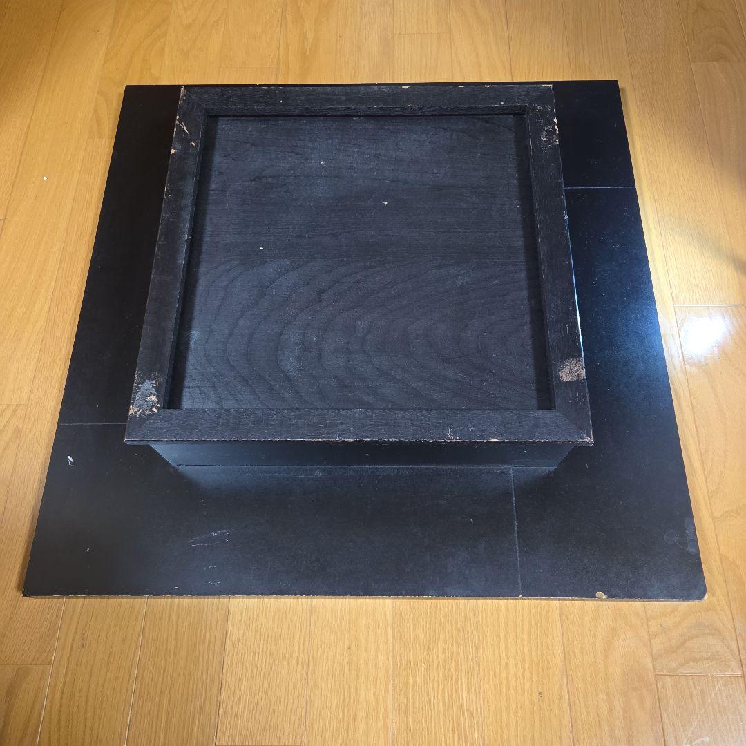 民芸調座卓ミニテーブル　赤と黒のフクロウ彫刻入り　中央に凹み有り ローテーブル