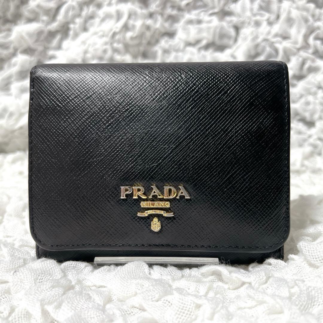 良品✨PRADA サフィアーノ　三つ折り財布　コンパクトウォレット　レザー　黒