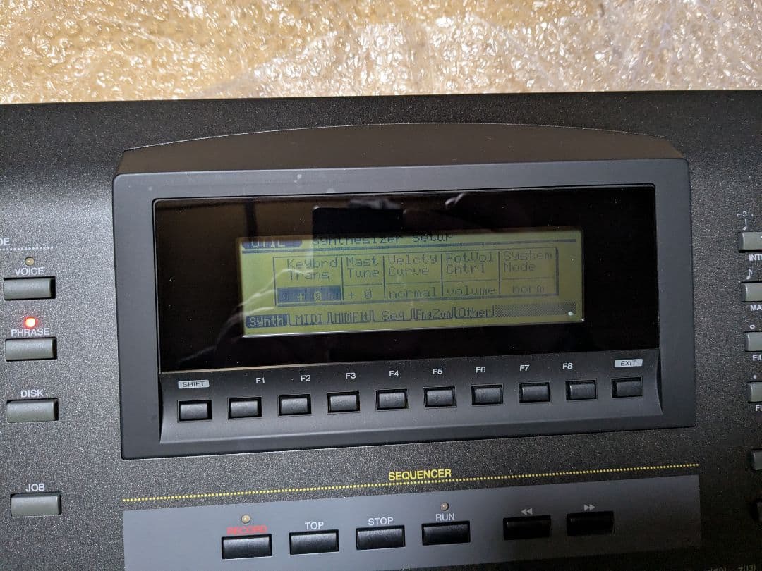 ヤマハ QS300 シンセサイザー USED美品　浅倉大介氏サイン入り