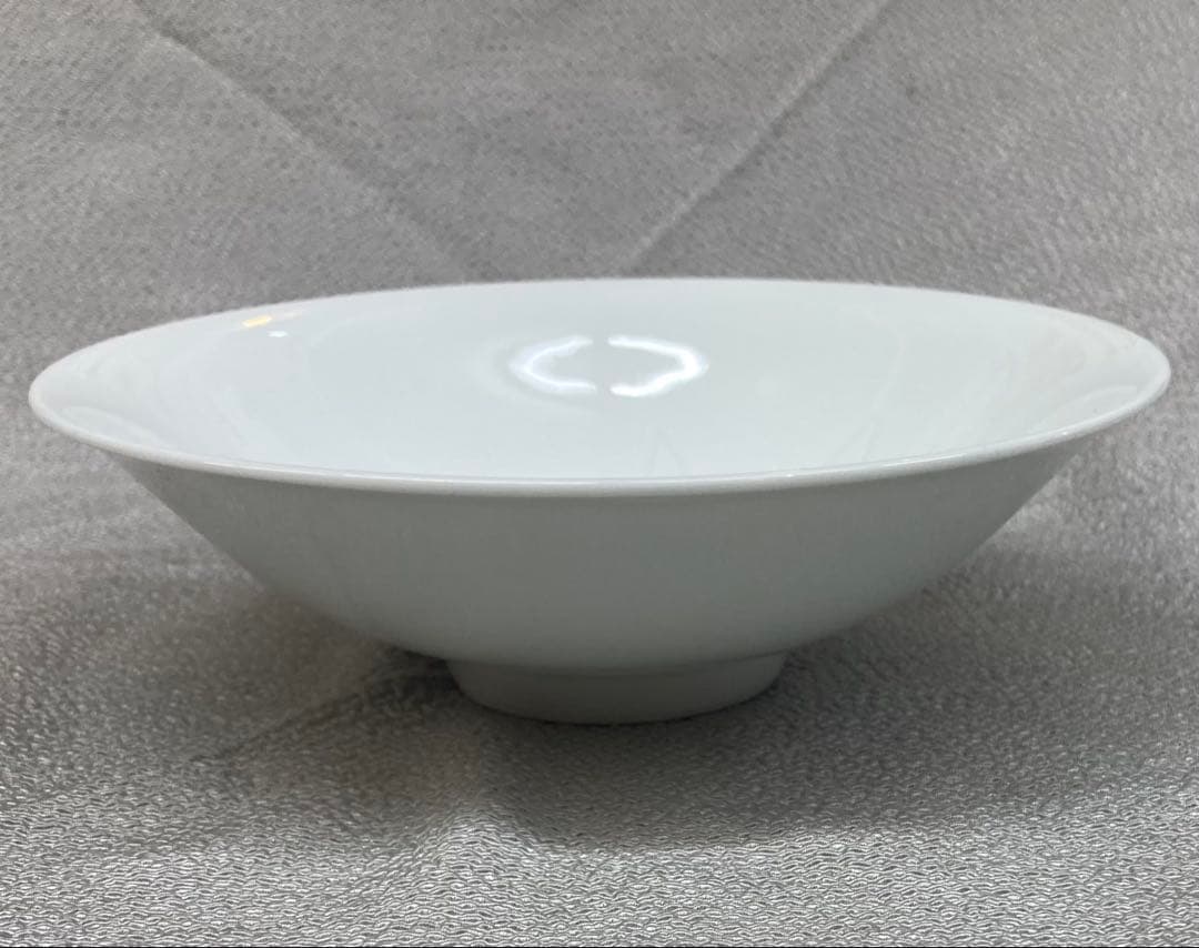 B538b 白磁陰刻花図　小鉢　井上萬二作　人間国宝　有田　菓子器　平茶碗