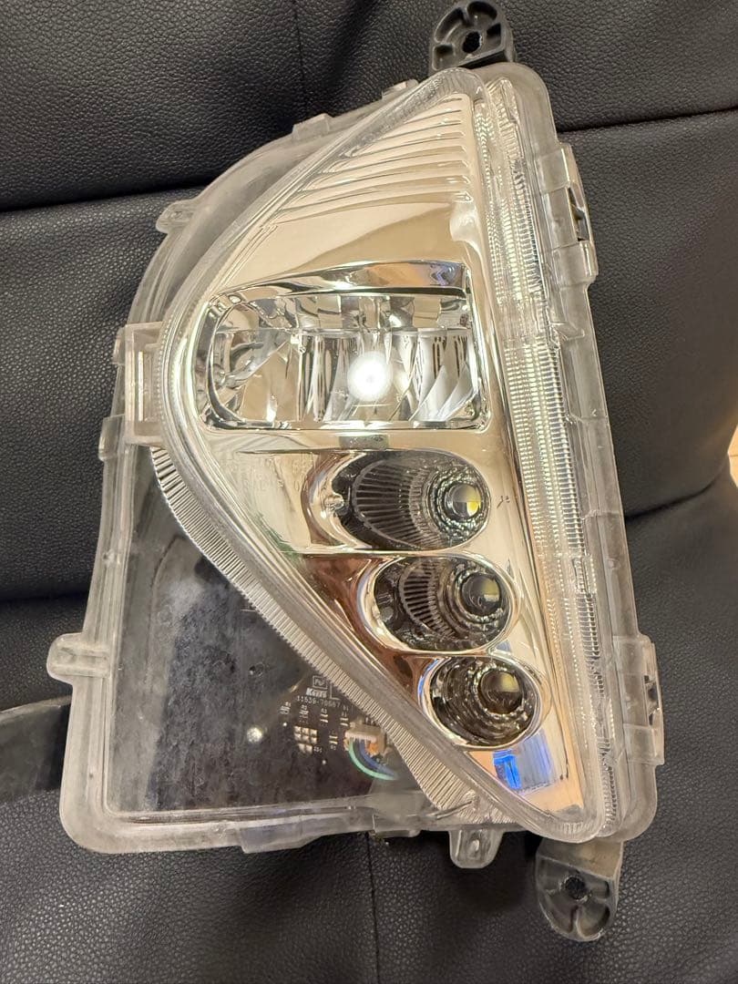 プリウス50前期 純正フォグランプ
