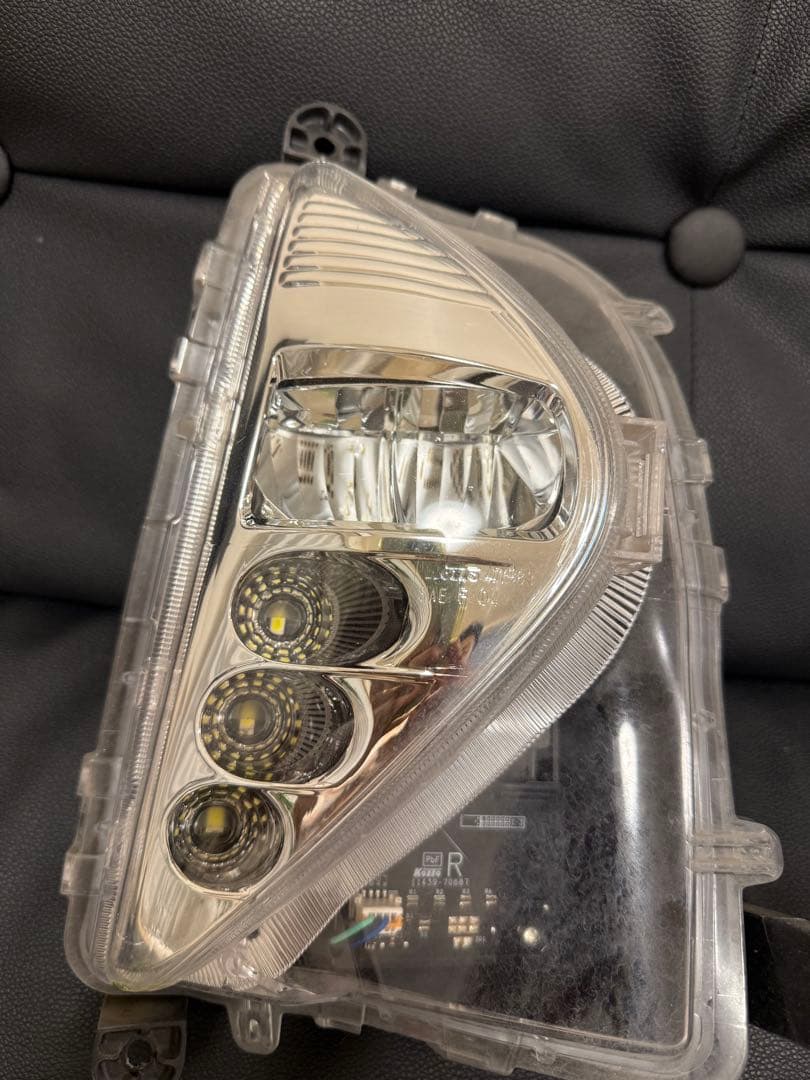 プリウス50前期 純正フォグランプ