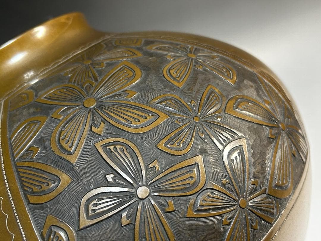 時代　彫金師　柴田郁美　銀象嵌　鋳銅花瓶　花瓶　花入れ　美芝彫　柴田美芝