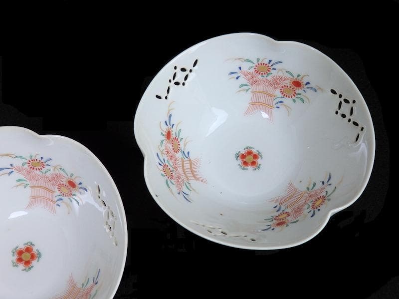 大聖寺伊万里　白磁　透かし　稲束に花の図　向付　２客　E161AS-BZu