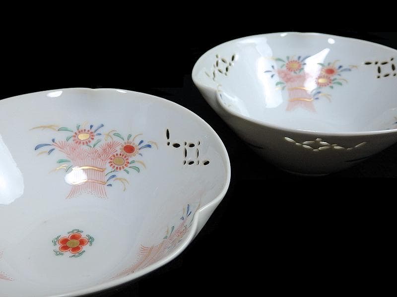 大聖寺伊万里　白磁　透かし　稲束に花の図　向付　２客　E161AS-BZu