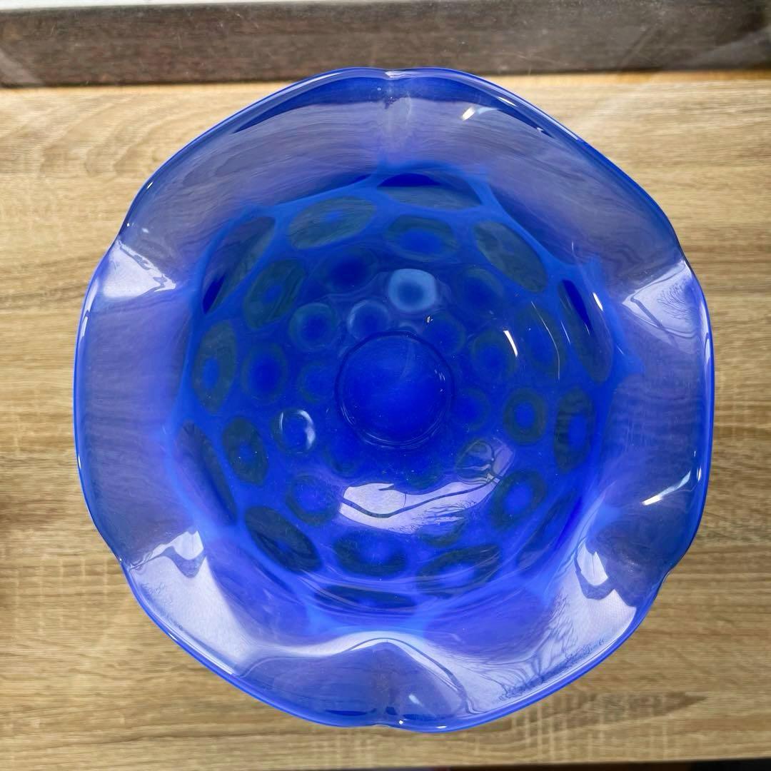 骨董　時代ガラス　希少　瑠璃色　乳白色　亀甲紋模様　フリル　コンポート　ウラン