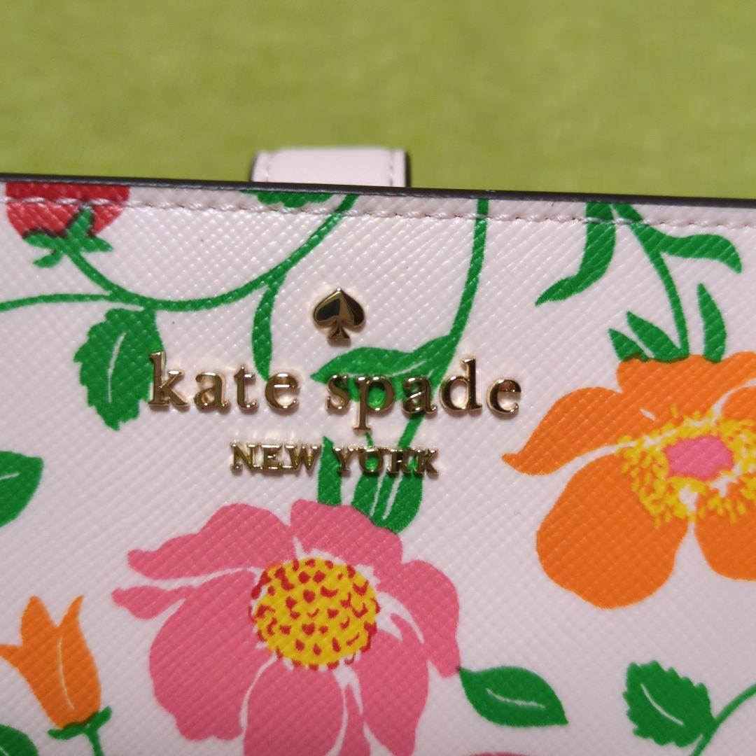 ぴ*様 箱付き新品未使用kate spade 花柄 二つ折り財布